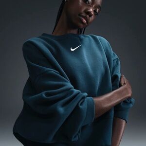 Nike phoenix sweater NWOT